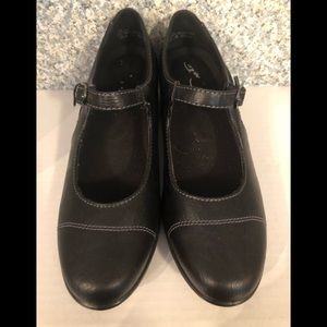 Black Mary Jane Pumps (7 NARROW)
